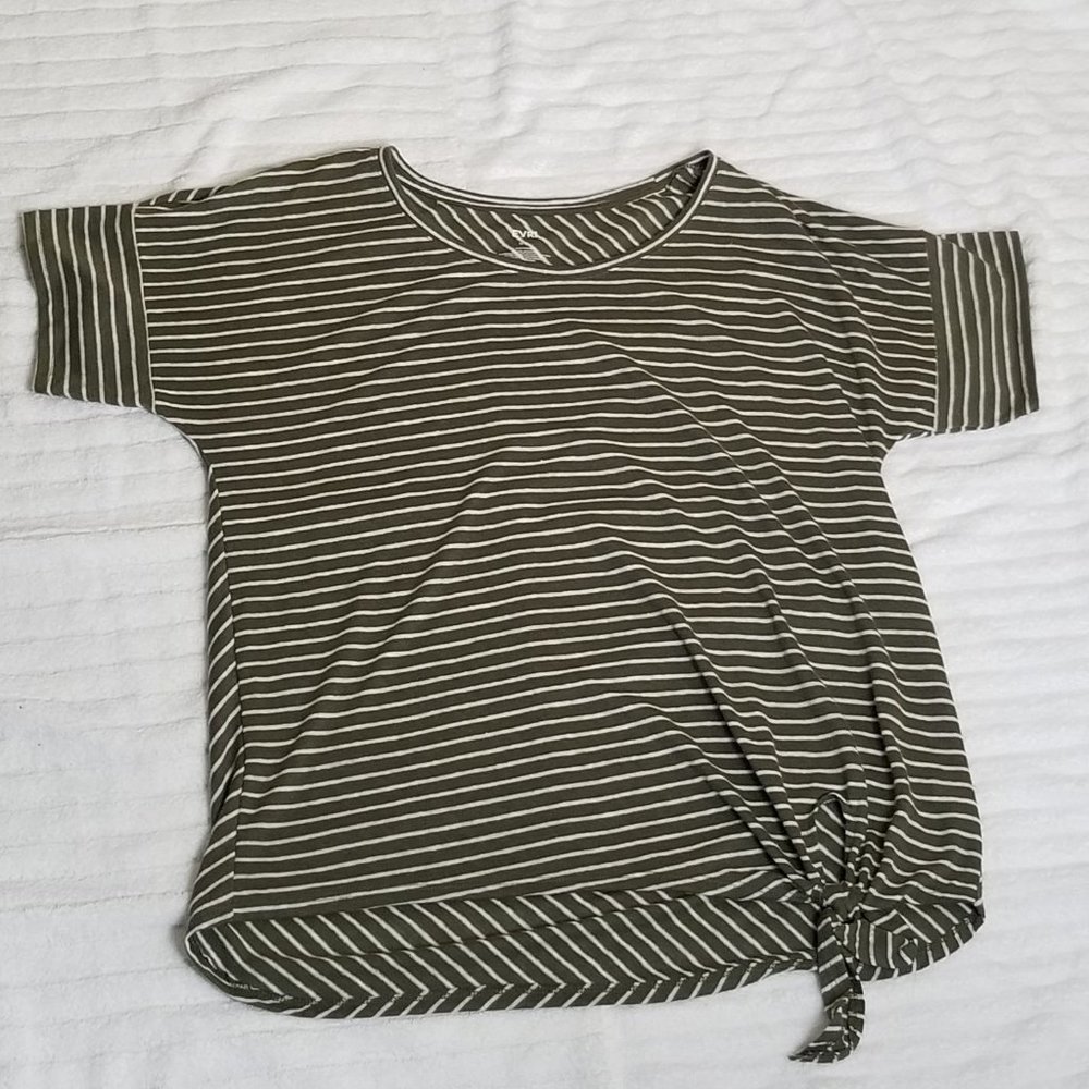 NWT Size 0X Olive Green & White Evri Top